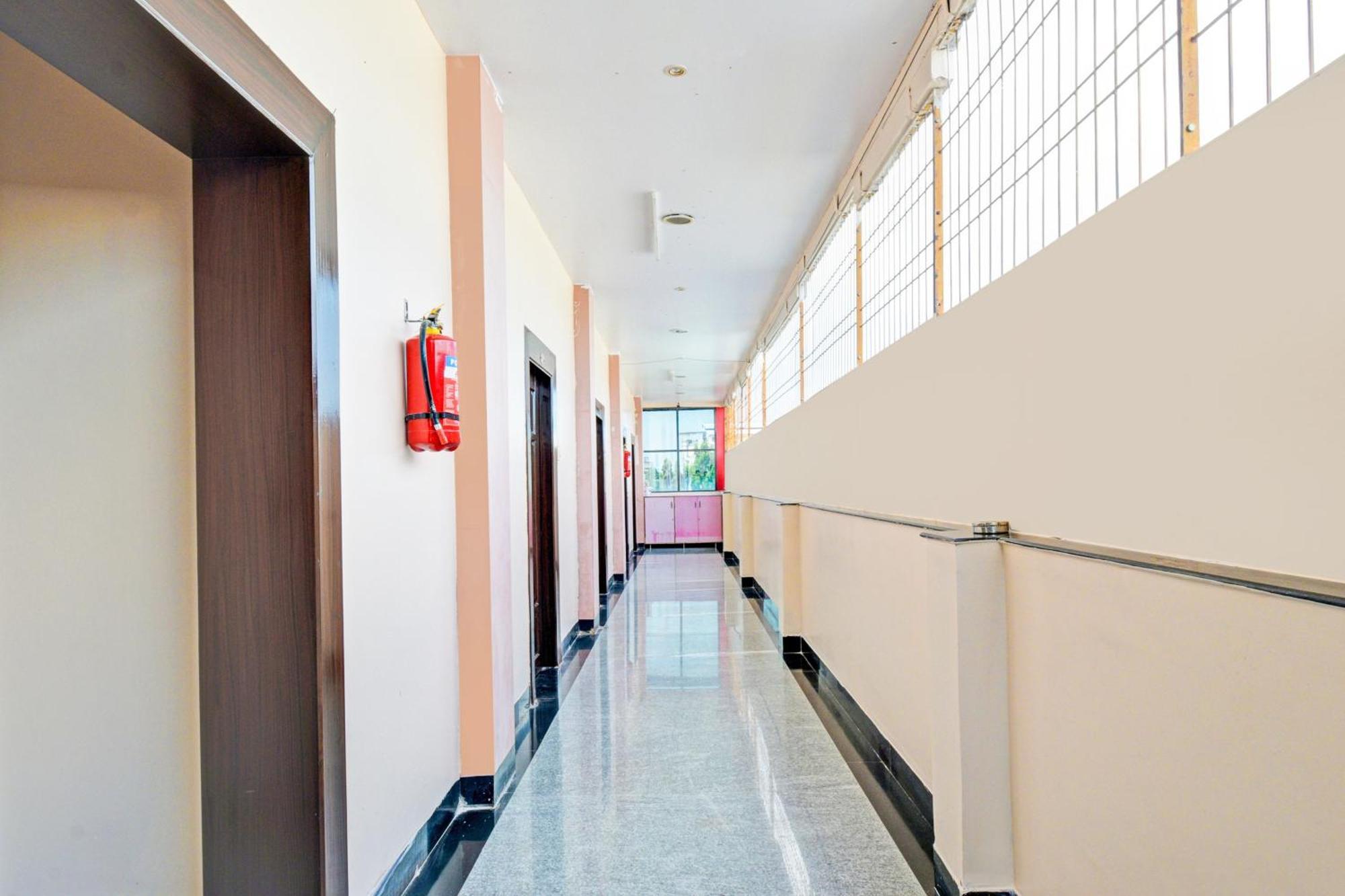 Super Hotel O Kurnool Near Kurnool Medical College Extérieur photo