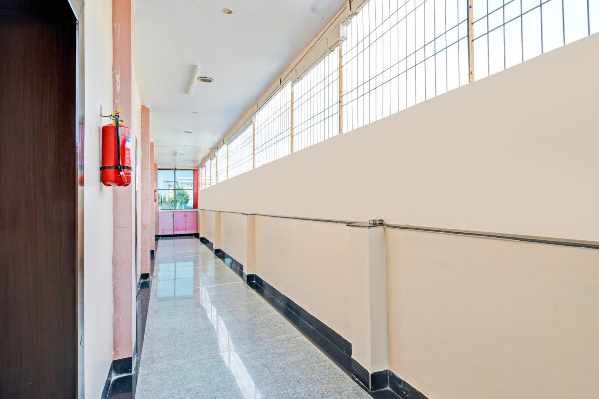 Super Hotel O Kurnool Near Kurnool Medical College Extérieur photo